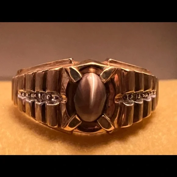 10k Mens Genuine Tiger Eye and 8 Side Diamonds Ring Size 9 - Picture 1 of 2